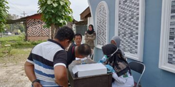 Sopir bus saat jalani test urine

Foto: Ist