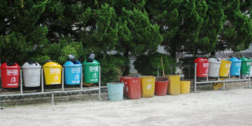 Tong sampah banyak tapi kosong
Foto: IN
