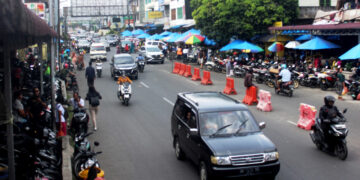 Kondisi arus lalu lintas di Jalan Merdeka sekitar Pasar Horas
Foto: in
