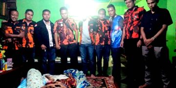 Saat menjeguk rekan juang yang mengalami kecelakaan lalulintas
Foto: IST