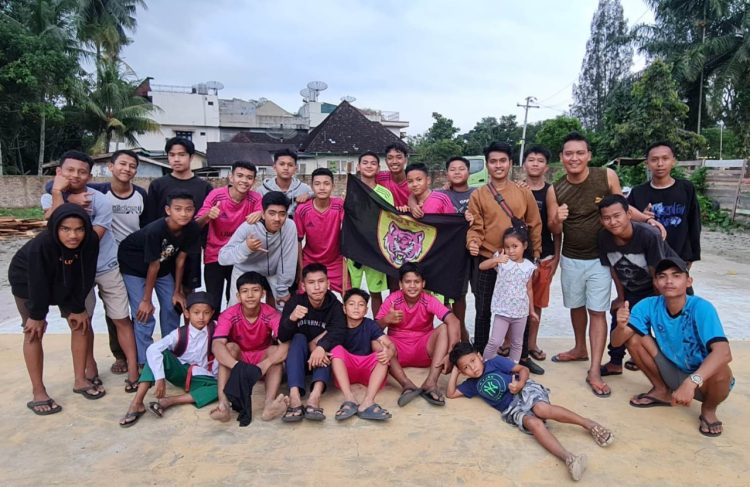 Lisda FC dan manager serta suporter  
 Foto: IST
