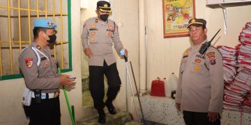Personil setelah mengambil urine  

Foto: IST