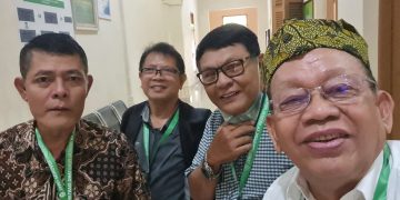 Teks Foto: Para Penggugat dan Penasehat Hukum