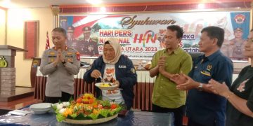 Pemotongan nasi tumpeng
Foto: JR