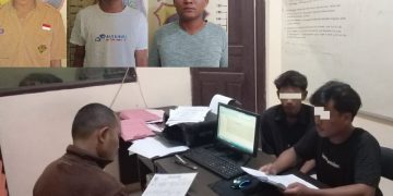 Dua dari tiga orang pelaku menjalani pemeriksaan dan tiga pelaku lainnya