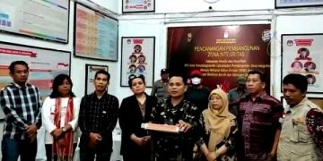 KPU Siantar dan Bawaslu memberi keterangan jam 00.08 Wib