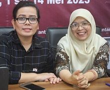 Komisioner KPU Siantar, Gina RE Ginting dan Nurbaiyah Siregar
