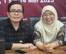 Komisioner KPU Siantar, Gina RE Ginting dan Nurbaiyah Siregar