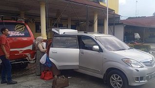 Mobil yang coba ditarik paksa di Mapolres Siantar