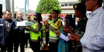 Polres Siantar serahkan kue ulang tahun kepada SBSI