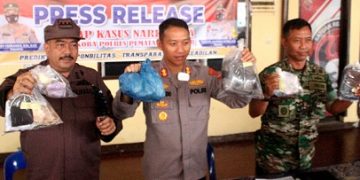 Perlihatkan barang bukti