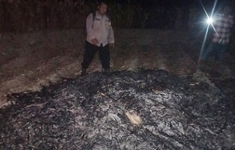 Personel Polsek di lokasi kebakaran