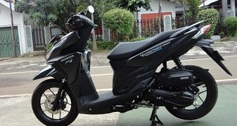Ilustrasi Honda Vario warna hitam drop