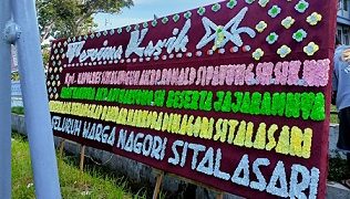 Papan bunga sebagai dukungan kepada Polres Simalungun