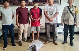 Pelaku dan barang bukti diapir petugas