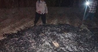 Personel Polsek di lokasi kebakaran