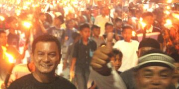 Andika Prayogi Sinaga SE tampak diantara peserta Pawai Ribuan Obor