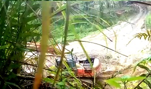 Alat berat di lokasi Galian C ilegal