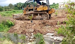 Drainase yang hancur karena alat berat