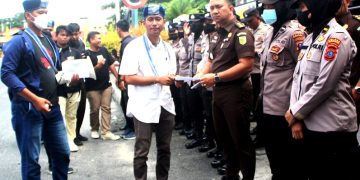 Laporan diserahkan kepada Kasi Intel Kejari