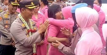 Mantan Kapolres Siantar yang pindah tugas salami mantan anggotanya