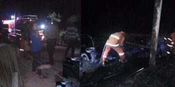 Mobil Pemadam Kebakaran dan petugs  di lokasi kebakaran