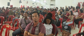 Para honorer yang berkumpul di auditorium USI