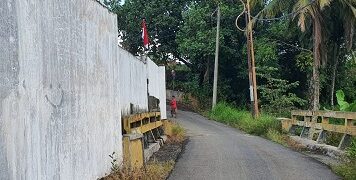 Bangunan tembok yang bermasalah