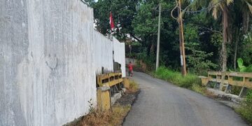 Bangunan tembok bermasalah