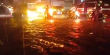 Banjir di Jalan Merdeka simpang jalan Cokro