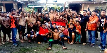 Panitia pelaksana dan peserta lomba