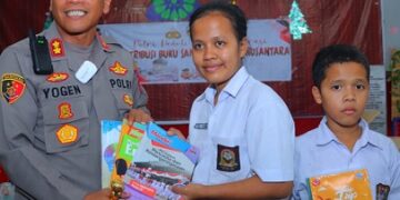 Pemberian buku