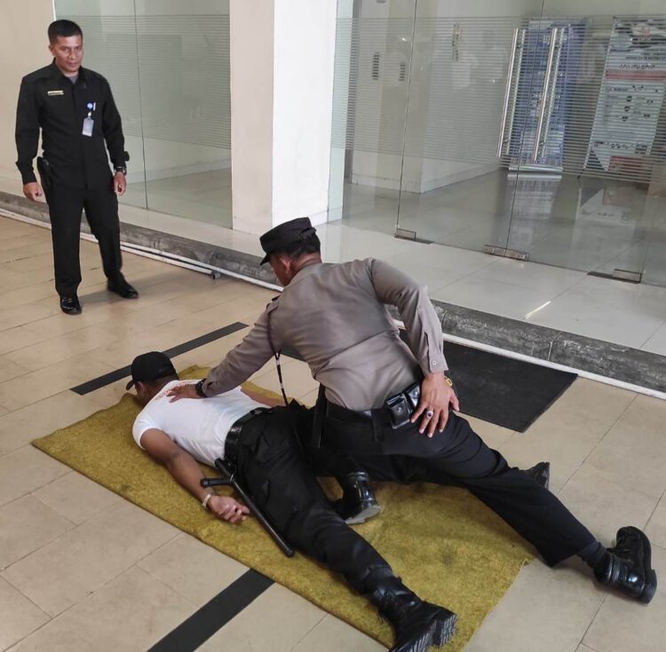 Personel berikan pelatihan