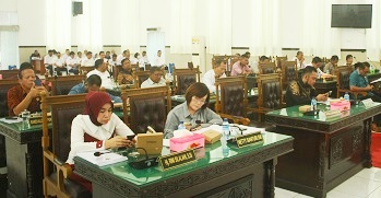 Rapat paripurna DPRD Siantar