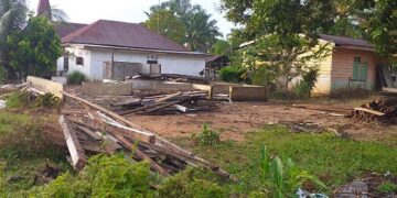 Rumah dinas guru yang dibongkar
