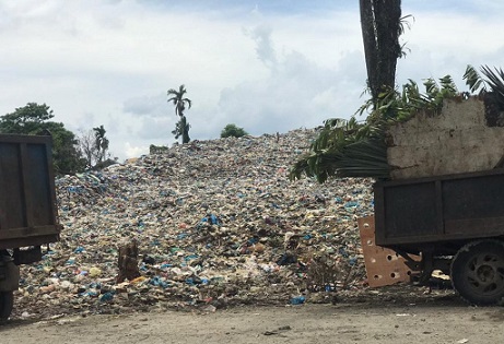 Tumpukan sampah di TPA Tanjung Pinggir