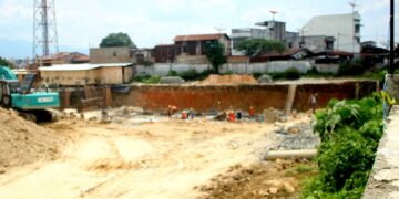 Penggalian tanah lahan eks GOR