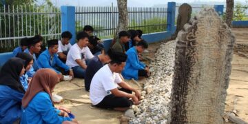 Berziarah di Makam Papan Matinggi Barus
