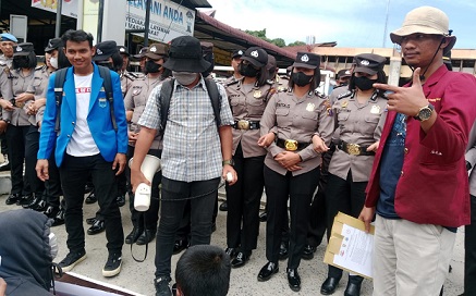 Demo mahasiswa soal Narkoba di Polres Siantar