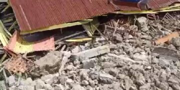 Rumah Makan yang ambruk ke dasar jurang