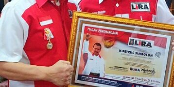 Bupati LIRA Simalungun terima penghargaan dari Presiden LIRA