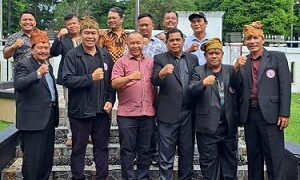 DPRD Siantar dan HPSI poto bersama