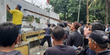 Pembongkaran tembok