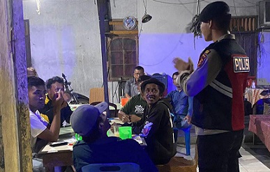 Personel sambangi warga