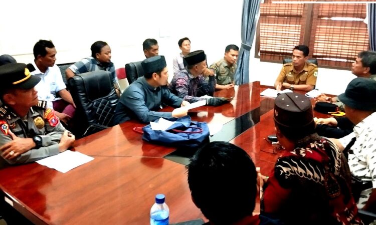 Pertemuan di salah satu ruangan kantor Wali Kota