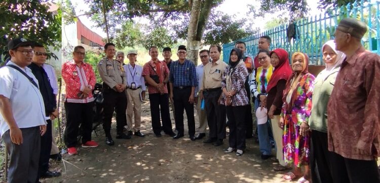 Pihak yang melakukan pertemuan