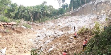 Upaya pencarian korban di lokasi Bukit Simarsolpah yang longsor