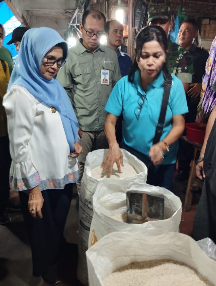 Wali Kota di Pasar Horas tinjau penjualan beras