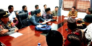 Pertemuan di salah satu ruangan kantor Wali Kota
