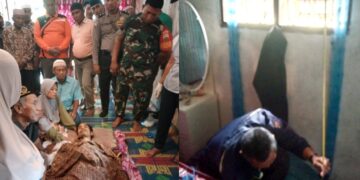 Jenazah di ruang tamu dan kamar tempat bunuh diri